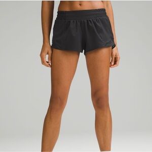 LULULEMON BLACK HOTTY HOT SIZE 4, 2.5 Inch